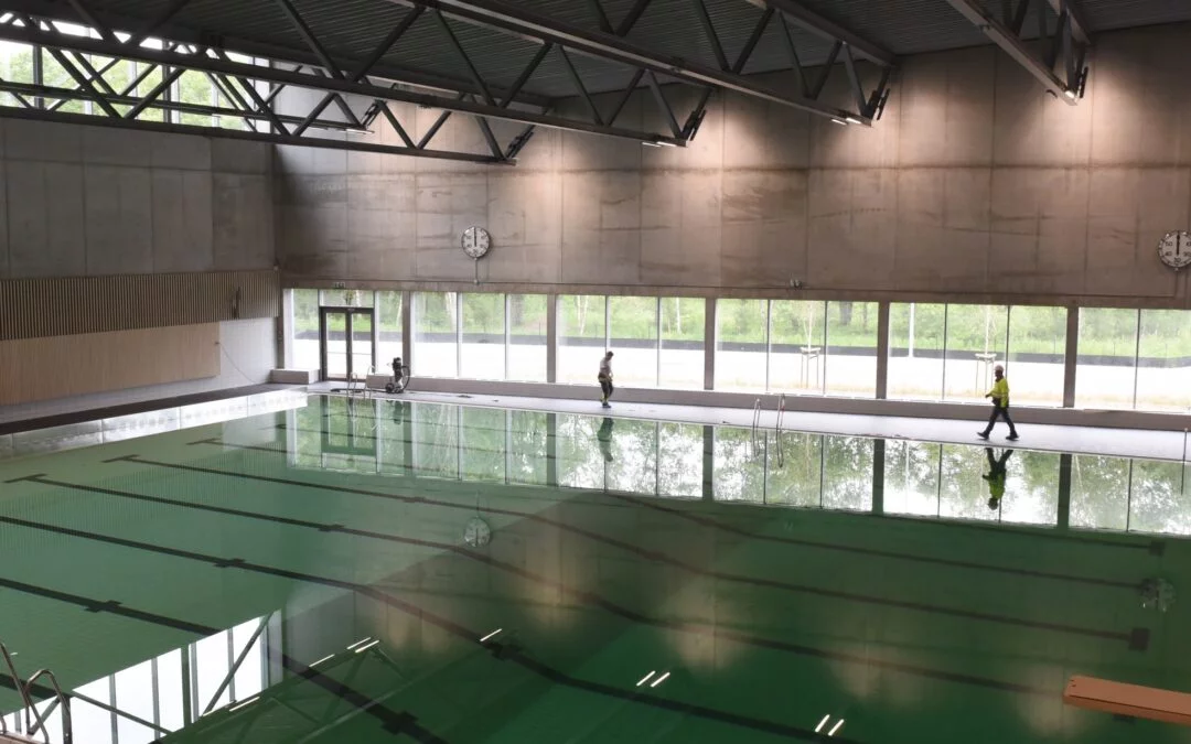 Austrått svømmehall – basseng på basseng